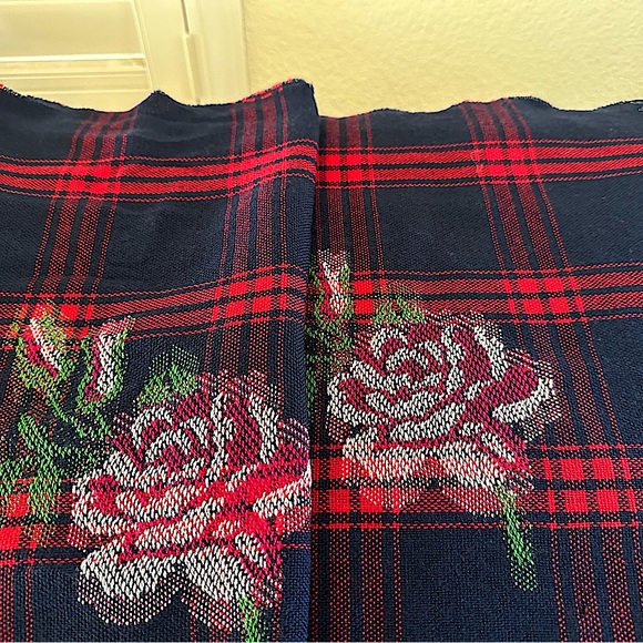 Gucci Wool Red & Blue Plaid Embroidered Rose Scarf - Picture 3 of 8